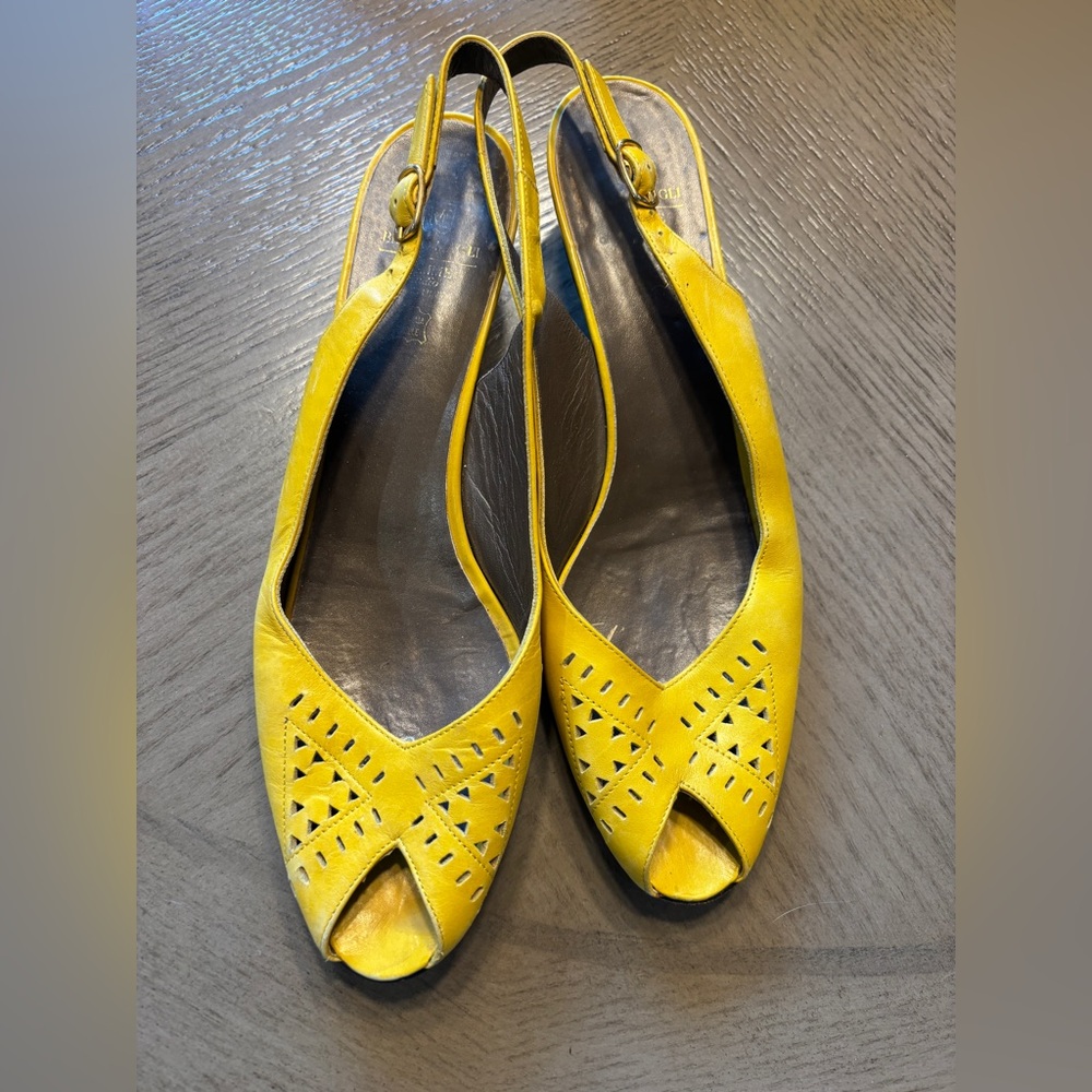 Bruno Magli Italy Yellow Leather Slingback Peep Toe Heels Size 8 AAAA Vintage